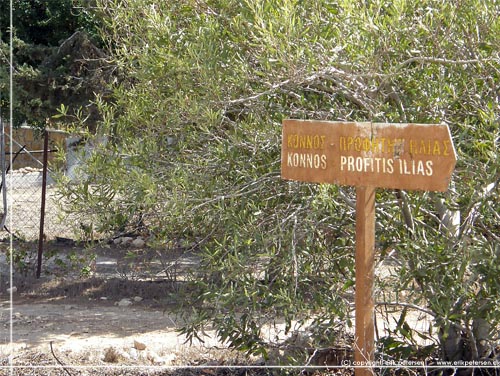 Cypern. Lokal skiltning viser vej til Konnos og Profeten Elias