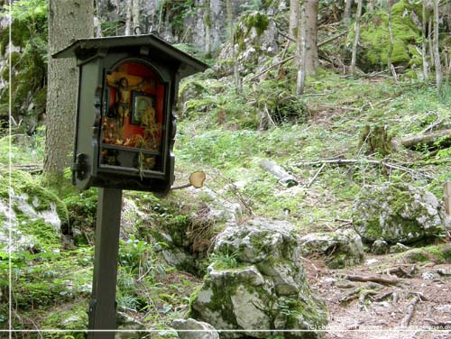 Tyskland. Berchtesgadenland. Vejkapeller vidner om et barskt liv i tidligere tider