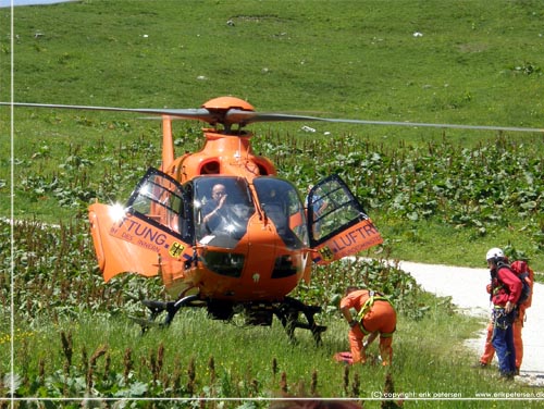 Tyskland. Berchtesgadenland. Redningsaktion med helikopter ved Mitterkaseralm (1534 m)