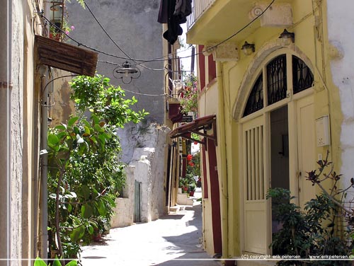 Den gamle bydel i Chania er meget charmerende med de sm gader bag den venezianske havn
