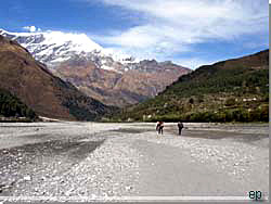 Nepal. En stor del af vandringen foregik i Kali Gandaki flodlejet [Klik for et strre billede]