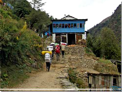 Nepal. Kun f flade strk p vej ned mod Tikedunga [Klik for et strre billede]