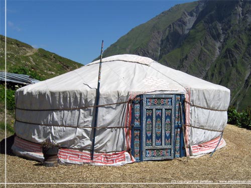 TMB. En af de runde teltagtige bygninger i tilknyning til refugiet, der ligner noget nr et mongolsk, tibetansk eller indiansk svedetelt