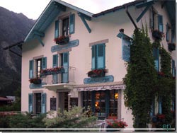 Restaurant og hostal La Cremerie La Glacier i landsbyen Les Bossons