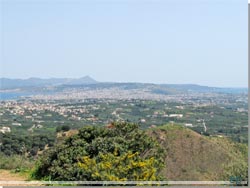 Fra Stalos rundturens hjdepunkt er der udsigt til Chania, Akrotiri halven og Souda bugten