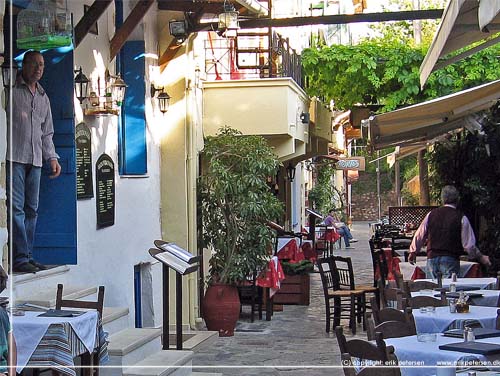 Moutoupaki Taverna og Tavern Strata ved den gamle bymur i Chania