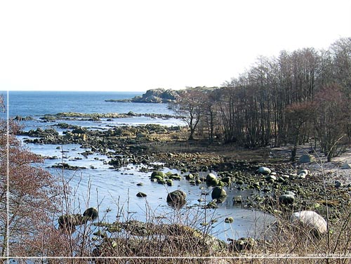 Bornholm. Tejn-Gudhjem. Klipper, klippeskr i vandet og ttte budskadser