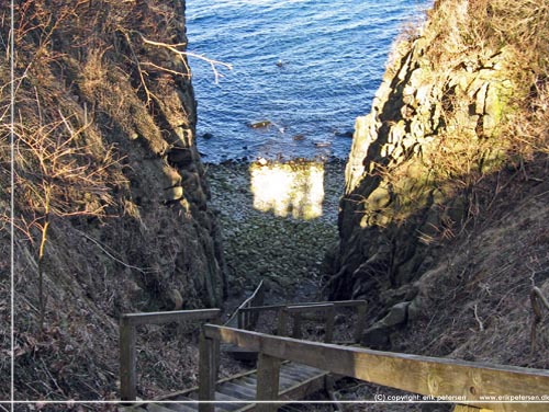 Bornholm. Apostlene og Trre Ovn. Set fra stranden skulle navnene give mening