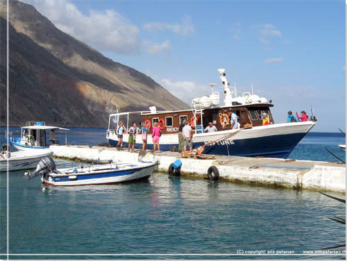 Loutro. Bden Neptun netop ankommet fra Chora Sfakion, 4 timer senere end planen pga blst