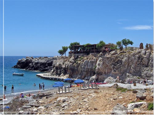 Marmara Beach. Et yndet udflugtsml med taxi boat fra Loutro. Taverna oppe p klippen