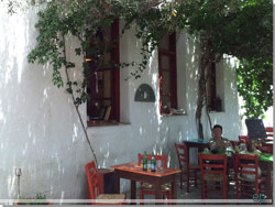 Anidri. Den hyggelige taverna Sto Scolio Anidri. Den hyggelige taverna Sto Scolio