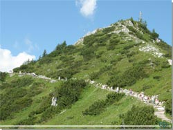 Tyskland. Berchtesgadenland. Folkevandring mod Jenner top [Klik for et strre billede]