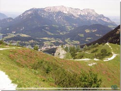 Tyskland. Berchtesgadenland. Stien ned ad Jenner nordsiden med udsigt over dalen [Klik for et strre billede]