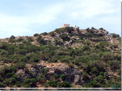 Kreta. Det lille kapel oppe på toppen lokker til et besøg Kreta. Det lille kapel oppe på toppen lokker til et besøg
