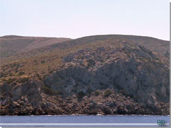 Kreta. Hvis man sejler til og fra Elafonisos, kan man se sporet p kanten af klipperne kort efter Krios Beach